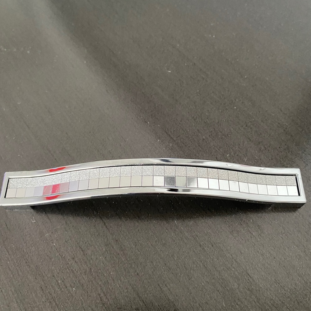 Drawer pulls